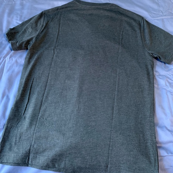 Banana Republic Tee - Picture 3 of 3